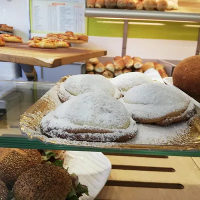 Erice Genovesi: Shortcrust Pastry Delights with Cream