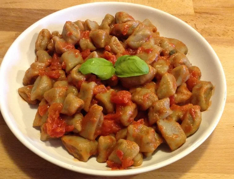 Gnocchi di melanzane con sugo di pomodorini