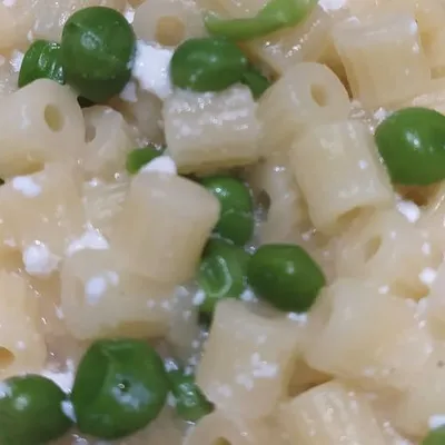 Pasta con ricotta e piselli: Fresca bontà primaverile
