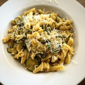 Pasta con le zucchine e pecorino