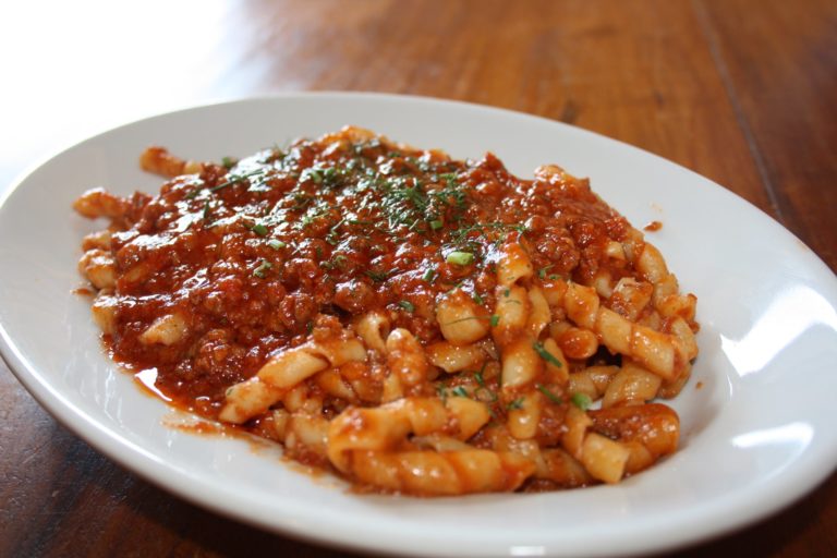Busiate col ragù di tonno