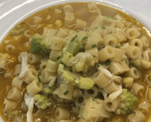 Minestra in brodo di pasta e broccoli