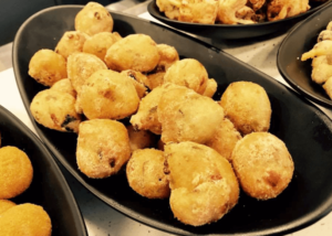 Frittelle di uova con prosciutto e formaggio
