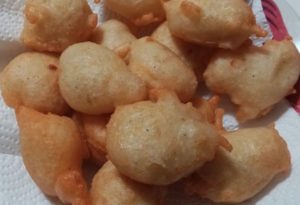 Cutumé (frittelle di ricotta al miele)