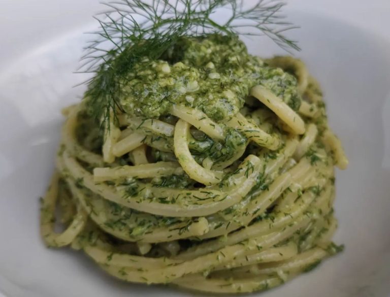 Pasta col pesto di finocchietto selvatico