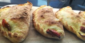Cudduruni di Lentini con cipolle