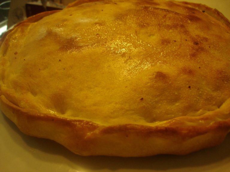 Pastizzu con ricotta e piselli