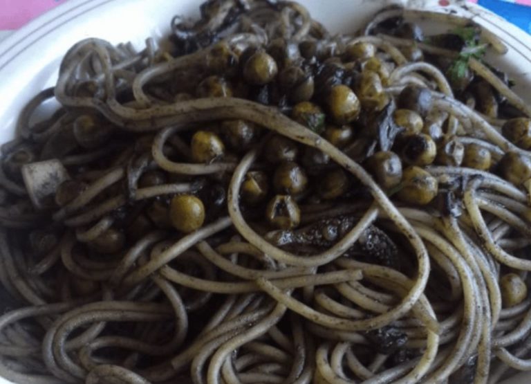spaghetti with cuttlefish ink