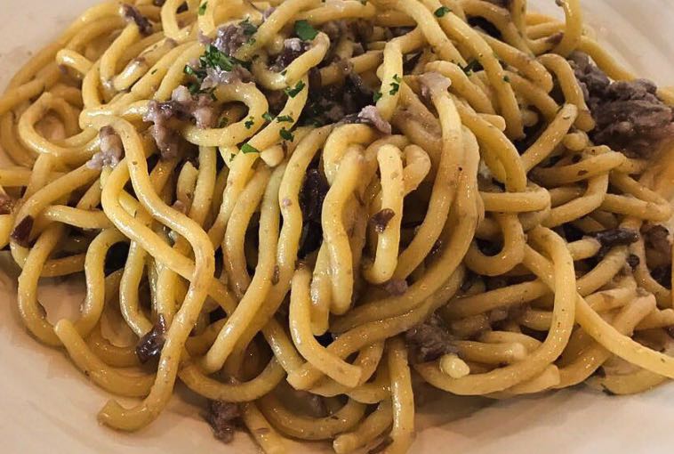 Pasta con radicchio e salsiccia