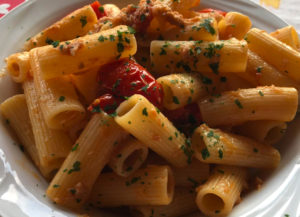 Pasta con tonno e pomodorini Pachino