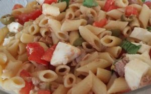 Pasta fredda con tonno, pomodorini e tuma