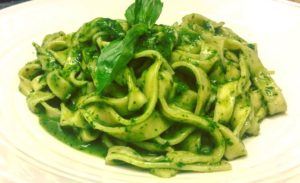Tagliatelle alla salsa al basilico