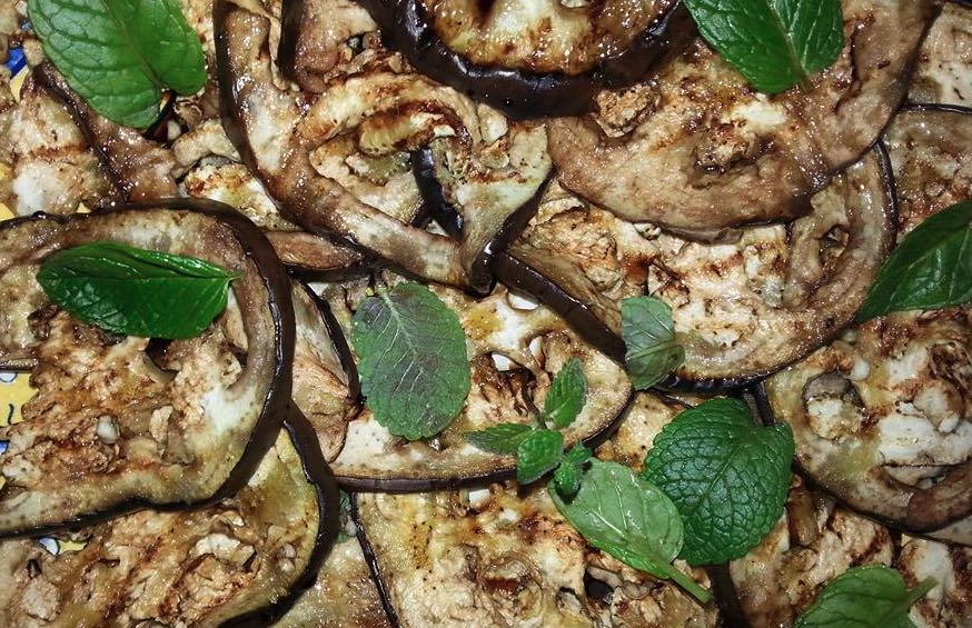 Melanzane arrostite con aglio e menta