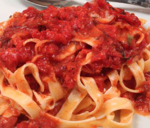 Tagliatelle con sugo di pancetta, tomato bacon tagliatelle